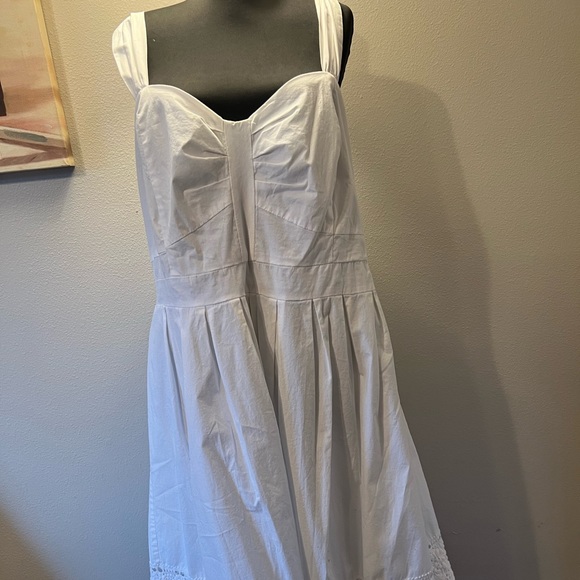 Lane Bryant Dresses & Skirts - 🌈Lane Bryant white poplin crisscross back dress with lace trim, size 18